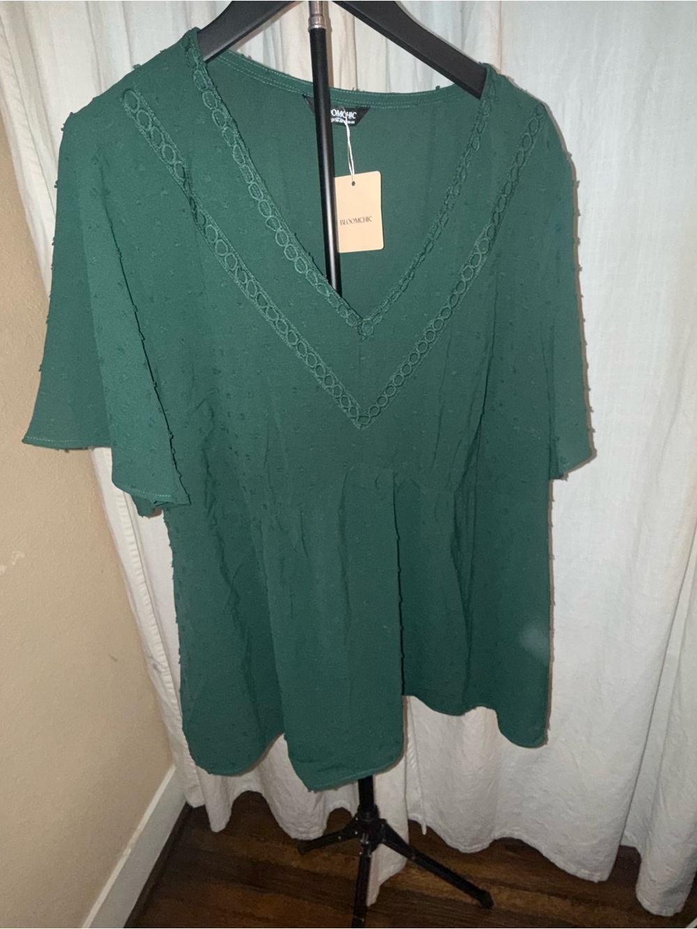 BloomChic Women's Emerald Green V-Neck Textured Tunic